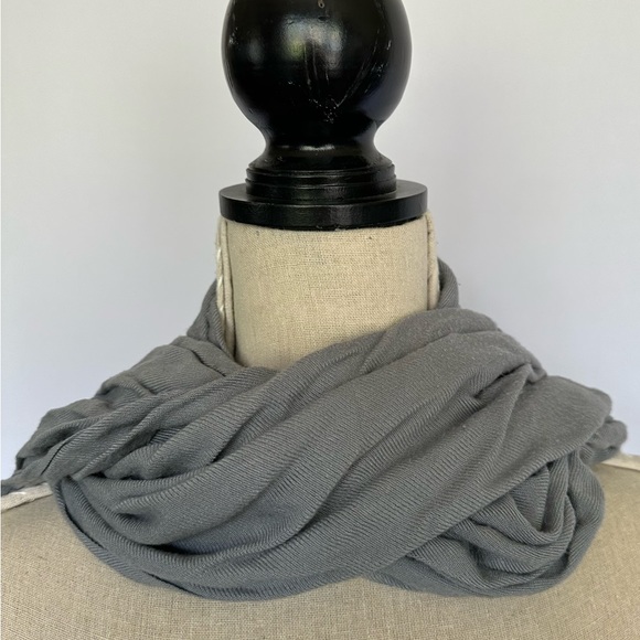 Saachi Scarf - Picture 2 of 5